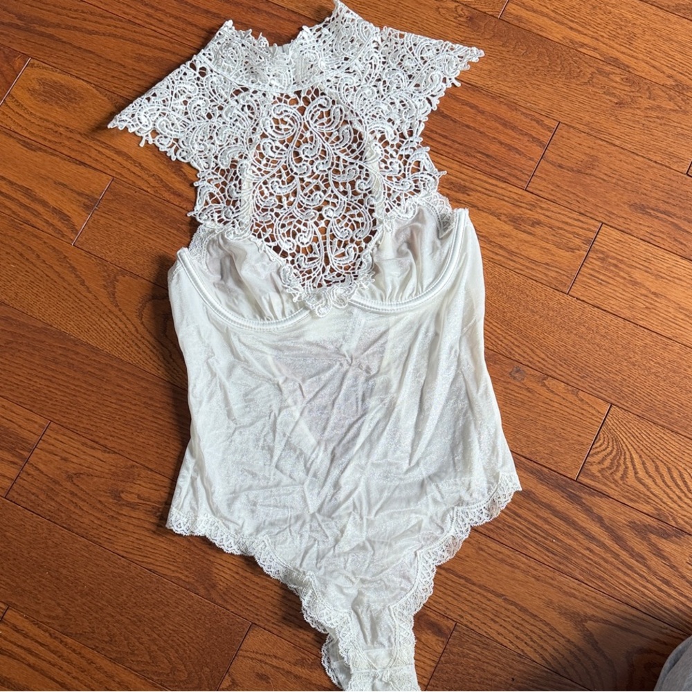 Lace High-Neck Bodysuit - White